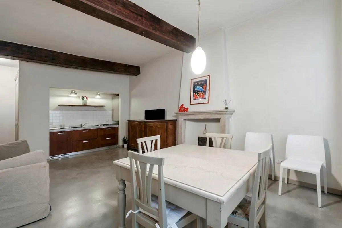 Loggia Apartment - Brescia City Center - By Host4U Italy