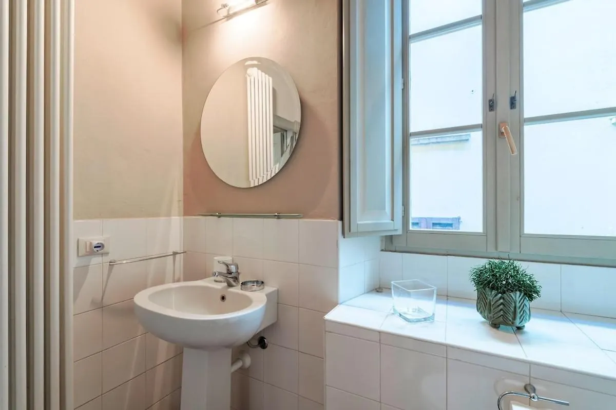 Loggia Apartment - Brescia City Center - By Host4U