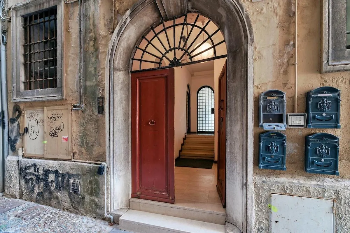 Loggia Apartment - Brescia City Center - By Host4U 0*,  Italy